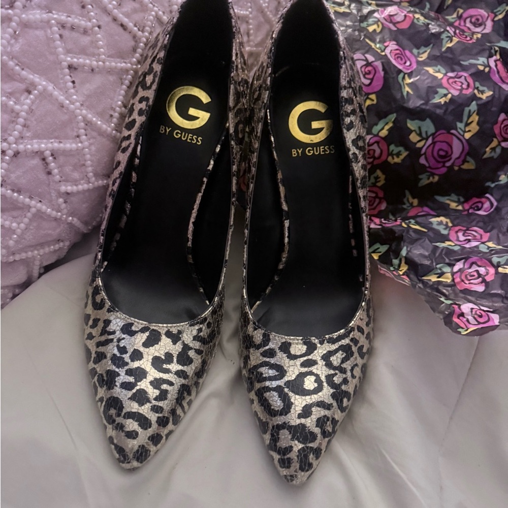 Guess Black and Cream Heels with Sleek Design